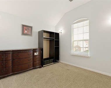 818 Black Hawk Drive - Photo Thumbnail 13