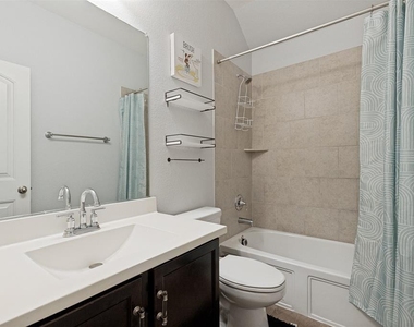 818 Black Hawk Drive - Photo Thumbnail 5