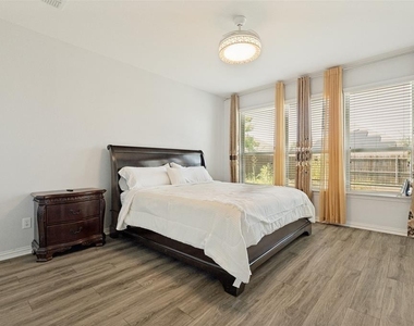 818 Black Hawk Drive - Photo Thumbnail 10