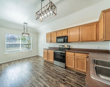 117 Shadybrook Drive - Photo Thumbnail 8