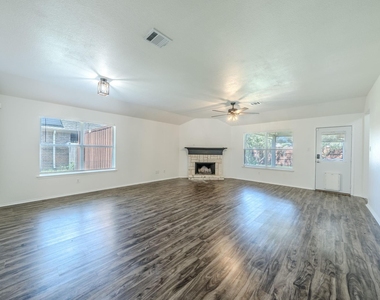 117 Shadybrook Drive - Photo Thumbnail 2