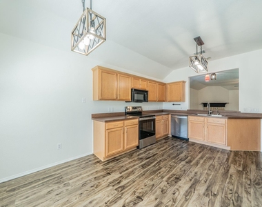 117 Shadybrook Drive - Photo Thumbnail 7