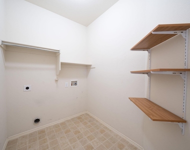 117 Shadybrook Drive - Photo Thumbnail 23