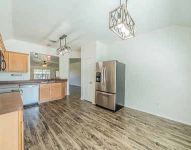 117 Shadybrook Drive - Photo Thumbnail 6