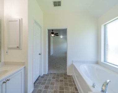 117 Shadybrook Drive - Photo Thumbnail 14