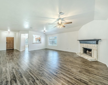 117 Shadybrook Drive - Photo Thumbnail 4