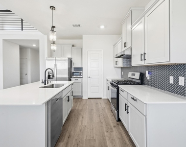 1536 Estivella Drive - Photo Thumbnail 7