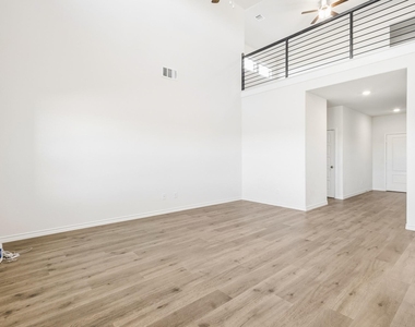 1536 Estivella Drive - Photo Thumbnail 5