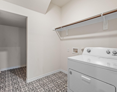 1536 Estivella Drive - Photo Thumbnail 23