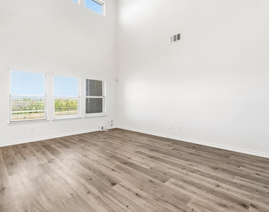1536 Estivella Drive - Photo Thumbnail 4