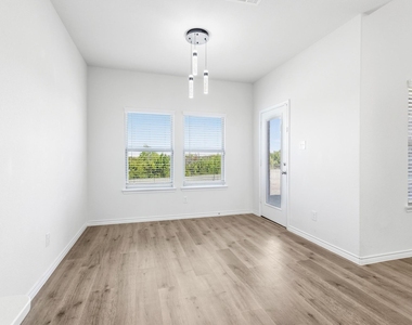 1536 Estivella Drive - Photo Thumbnail 10