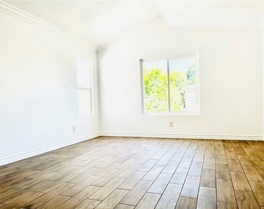 651 Ambrose Lane - Photo Thumbnail 12