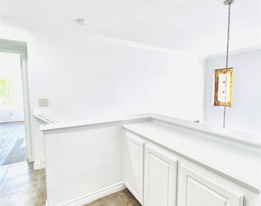 651 Ambrose Lane - Photo Thumbnail 6