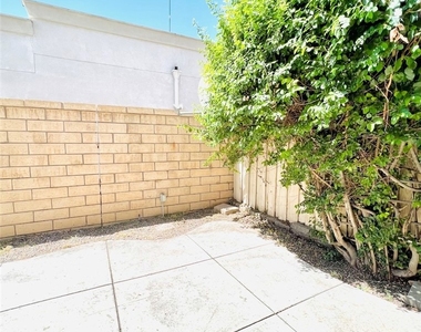 651 Ambrose Lane - Photo Thumbnail 13