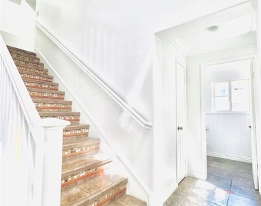 651 Ambrose Lane - Photo Thumbnail 4
