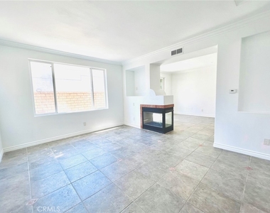 651 Ambrose Lane - Photo Thumbnail 2