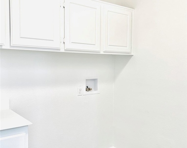 651 Ambrose Lane - Photo Thumbnail 8