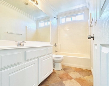 651 Ambrose Lane - Photo Thumbnail 7