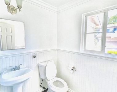 651 Ambrose Lane - Photo Thumbnail 5