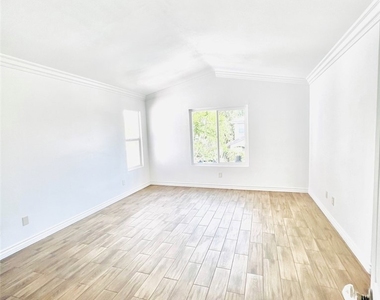 651 Ambrose Lane - Photo Thumbnail 11