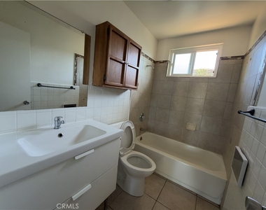 5586 Newman Street - Photo Thumbnail 4