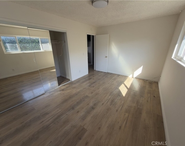 5586 Newman Street - Photo Thumbnail 3