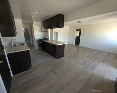 5586 Newman Street - Photo Thumbnail 1