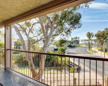 656 Sunfish Way - Photo Thumbnail 7