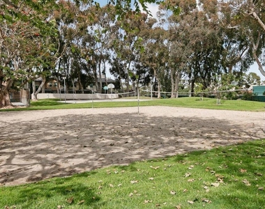 656 Sunfish Way - Photo Thumbnail 38