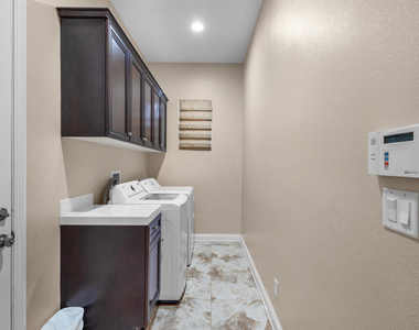 3917 W Hemlock Street - Photo Thumbnail 9