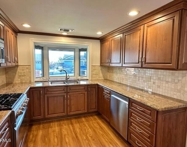 3970 Verde Vista Drive - Photo Thumbnail 4