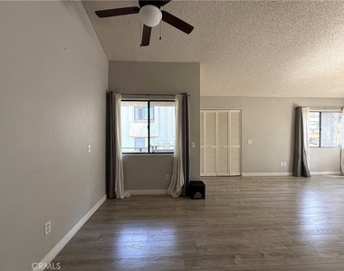 22734 Lakeway Drive - Photo Thumbnail 10