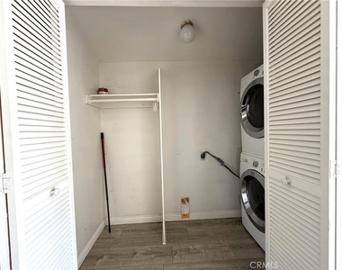 22734 Lakeway Drive - Photo Thumbnail 9