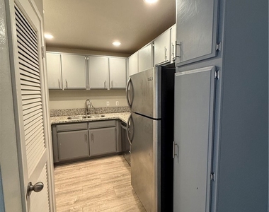 22734 Lakeway Drive - Photo Thumbnail 8