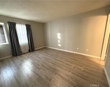 22734 Lakeway Drive - Photo Thumbnail 12