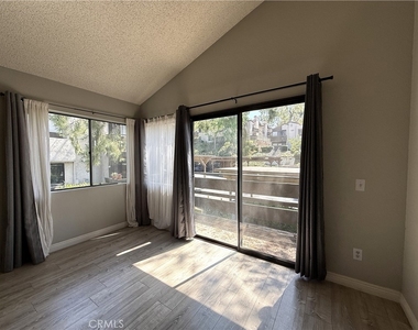 22734 Lakeway Drive - Photo Thumbnail 5
