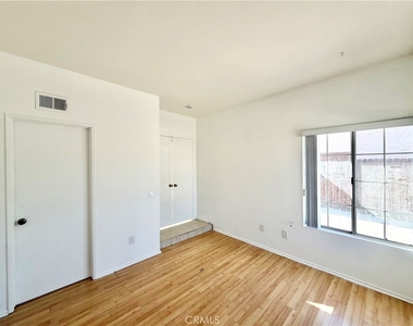 26121 Coronada Drive - Photo Thumbnail 7