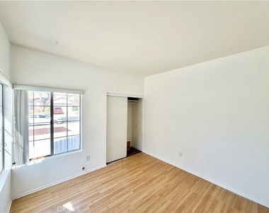 26121 Coronada Drive - Photo Thumbnail 6