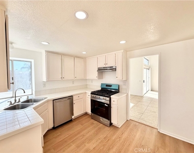 26121 Coronada Drive - Photo Thumbnail 16