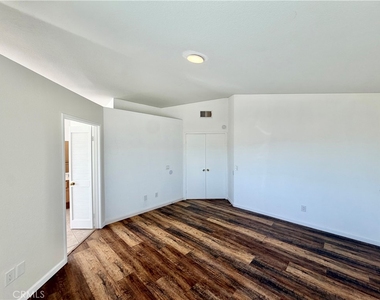 26121 Coronada Drive - Photo Thumbnail 32