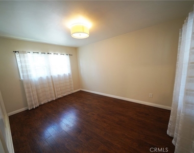 11252 Delano - Photo Thumbnail 3