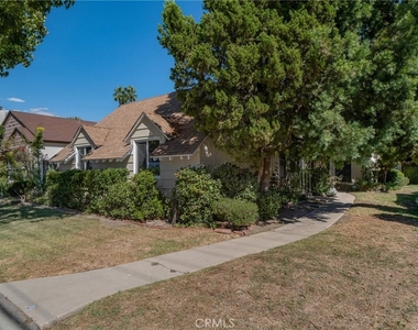 5424 Kester Avenue - Photo Thumbnail 16