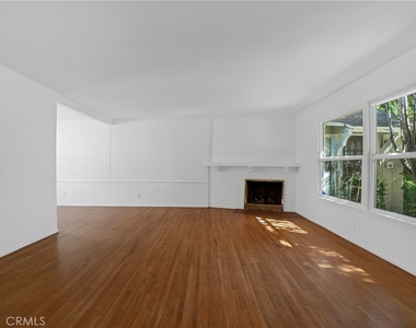 5424 Kester Avenue - Photo Thumbnail 5