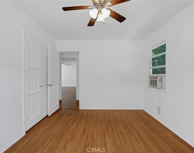 5424 Kester Avenue - Photo Thumbnail 11