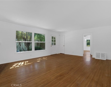 5424 Kester Avenue - Photo Thumbnail 2