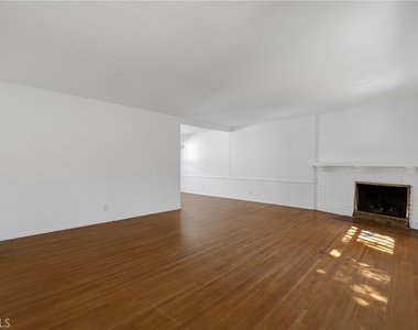 5424 Kester Avenue - Photo Thumbnail 9
