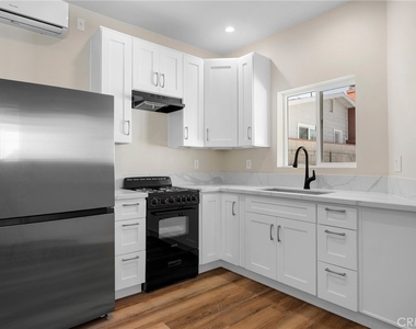 908 E Maple - Photo Thumbnail 6