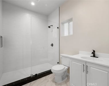 908 E Maple - Photo Thumbnail 9