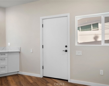 908 E Maple - Photo Thumbnail 1