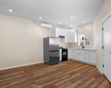 908 E Maple - Photo Thumbnail 5